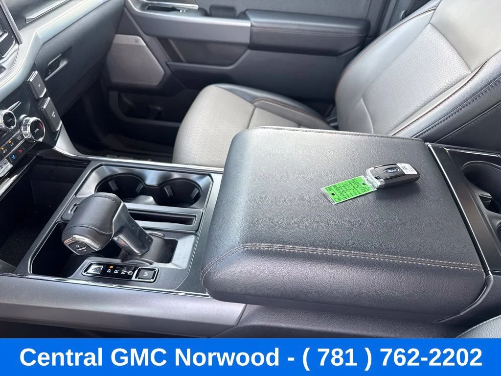 Used 2025 Gray Ford LARIAT image 18