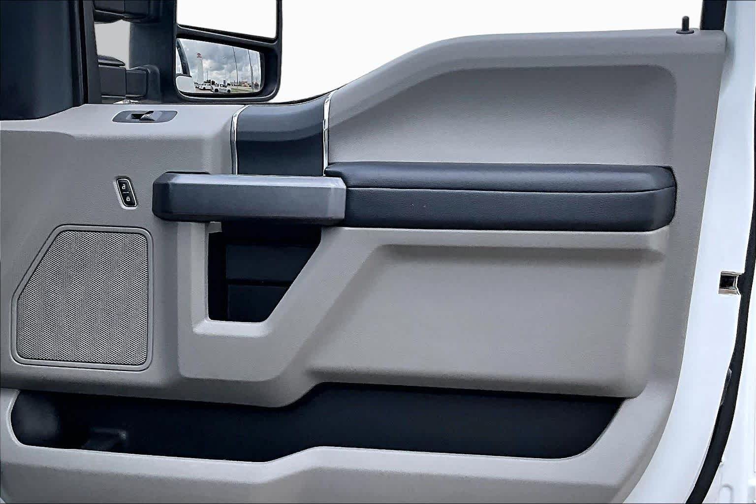 Used 2022 Oxford White Ford XLT image 22
