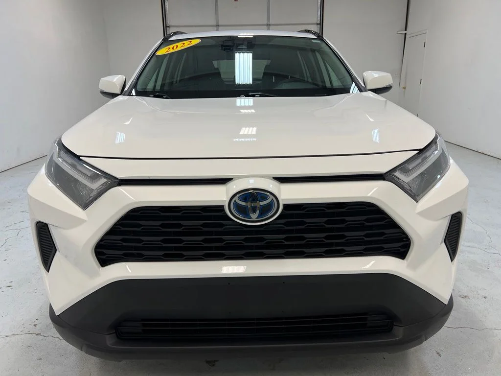 Used 2022 White Toyota XLE image 13