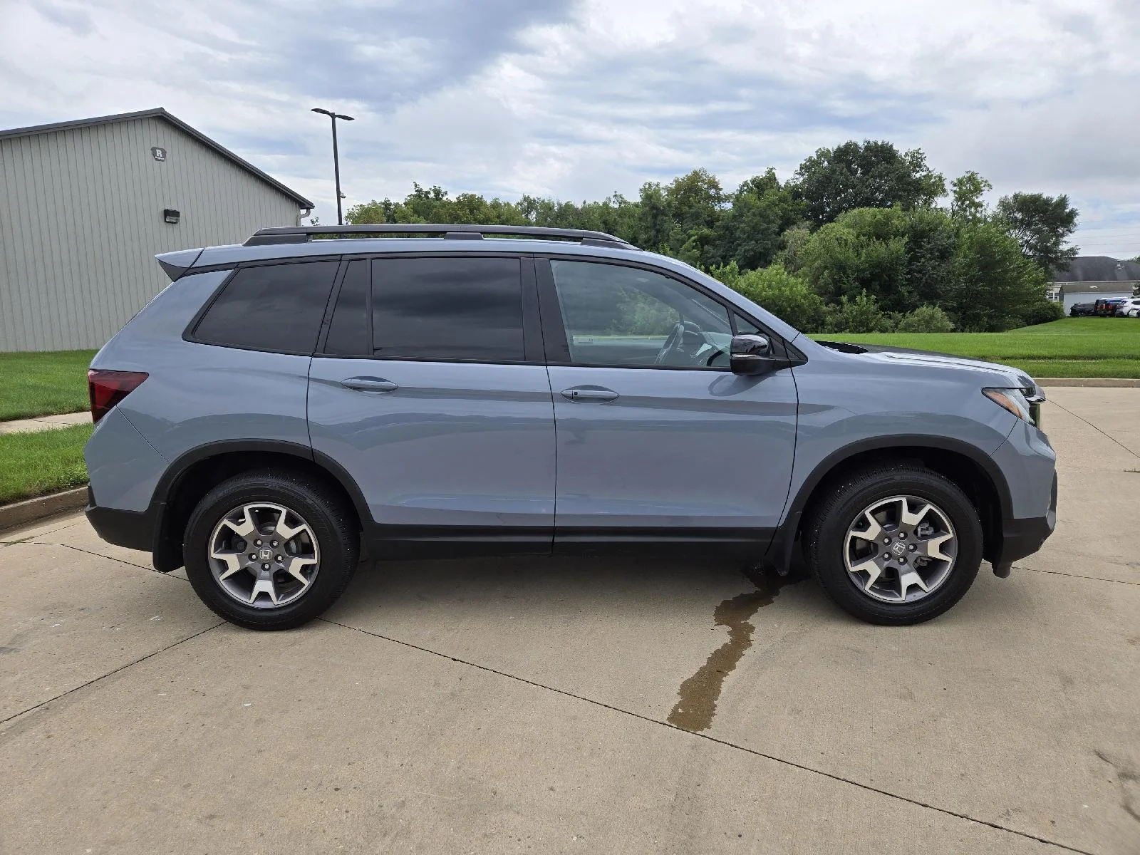 Used 2022 Sonic Gray Pearl Honda TrailSport image 2