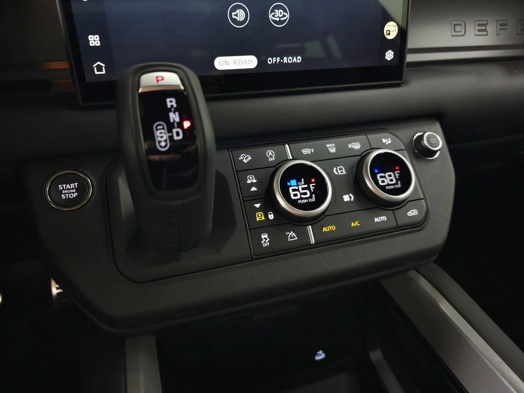2025 Land Rover Defender V8 - Photo 38