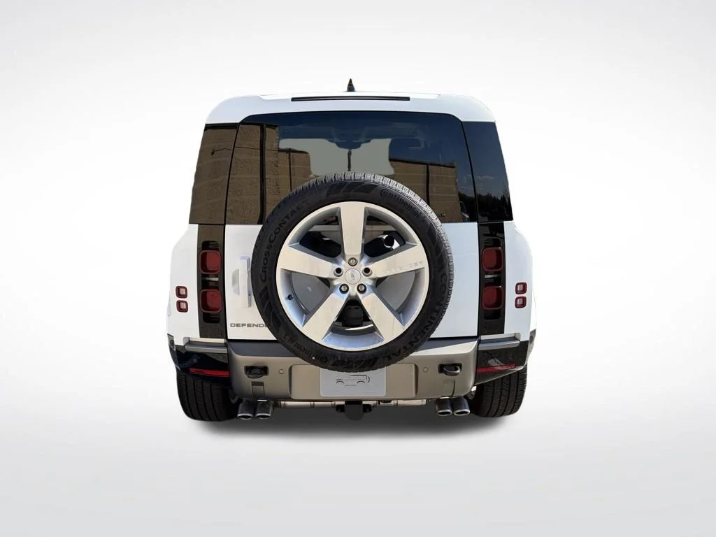 New 2025 Fuji White Land Rover X-Dynamic SE image 7
