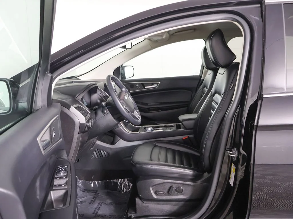 Used 2023 Black Ford SEL image 27