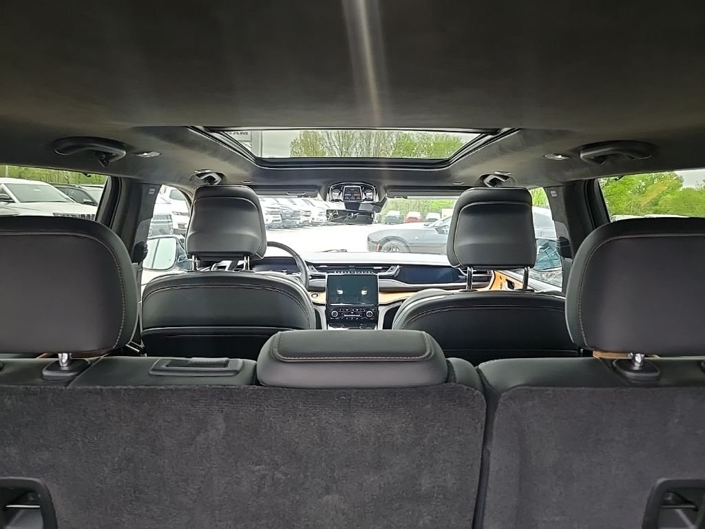 Used 2022 White Jeep Summit Reserve image 118