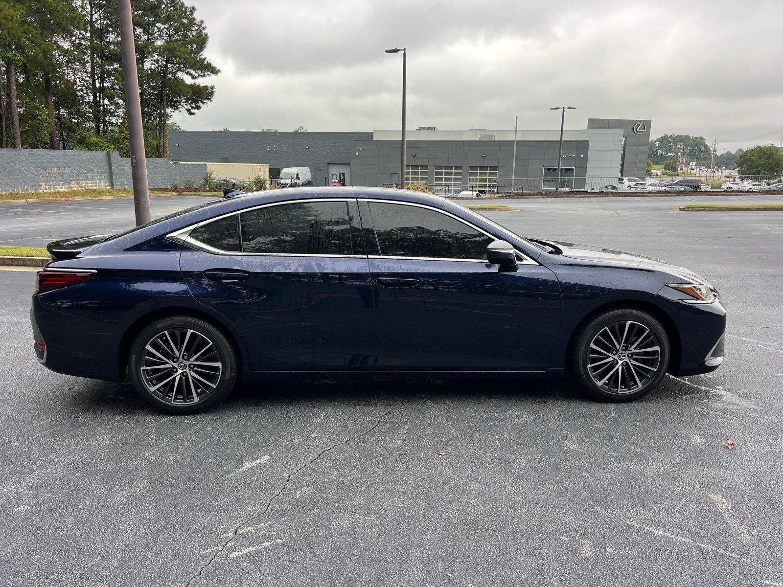Used 2025 Nightfall Mica Lexus ES 300h image 4
