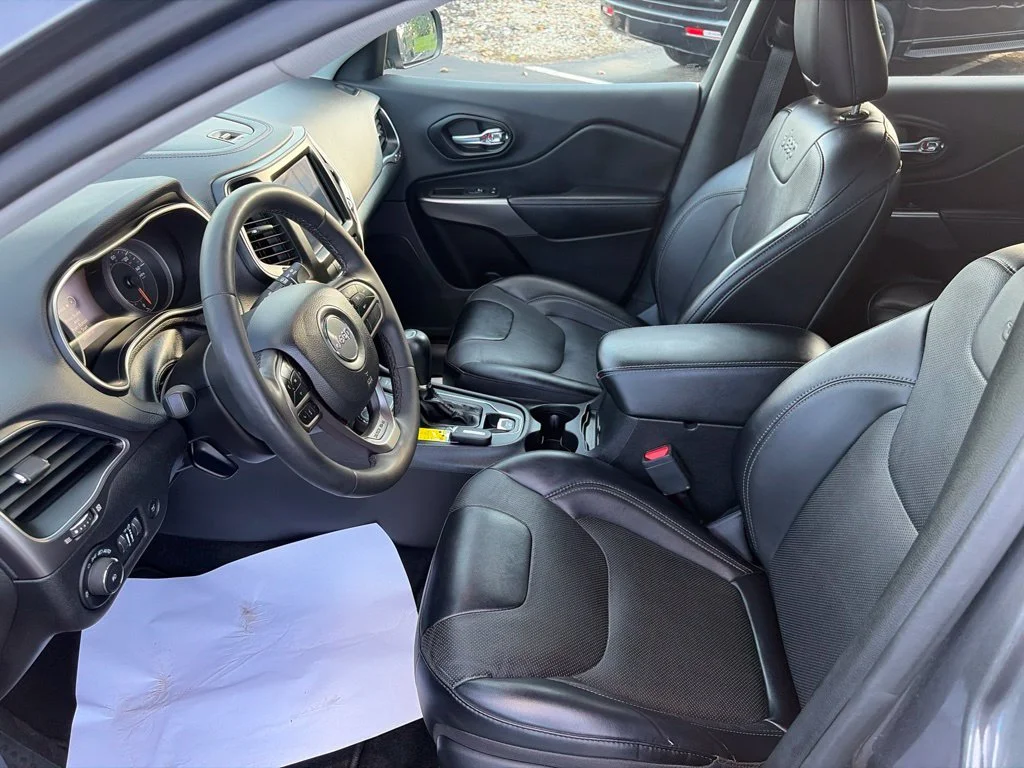 Certified Used 2022 Gray Jeep Latitude Lux image 13