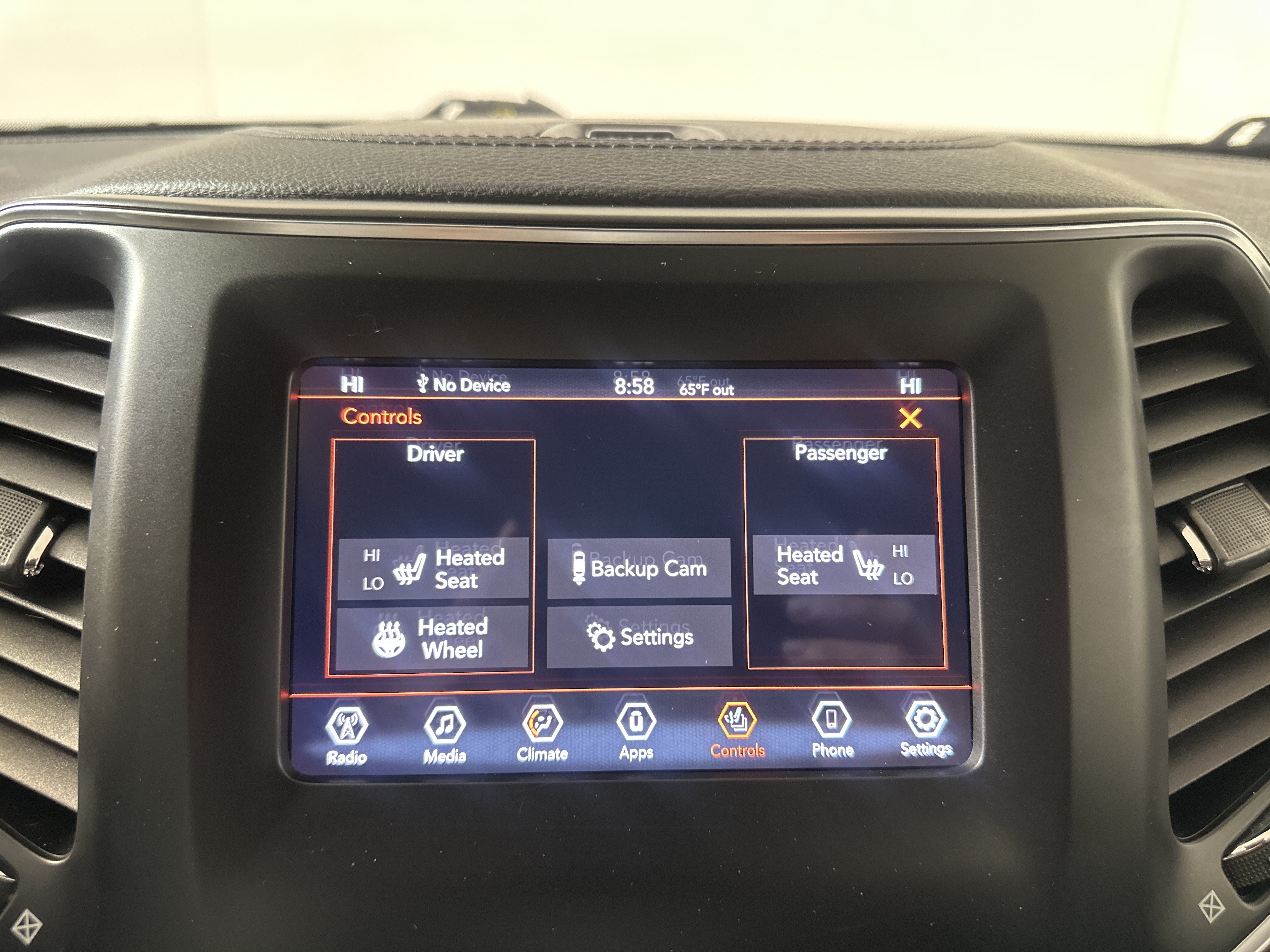 Used 2019 Olive Green Pearlcoat Jeep Latitude Plus image 18