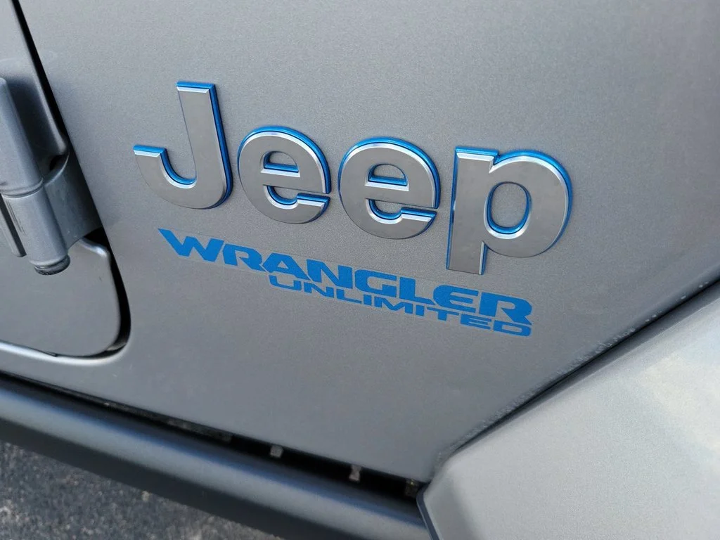 Used 2021 Silver Jeep Unlimited Sahara 4x4 image 31