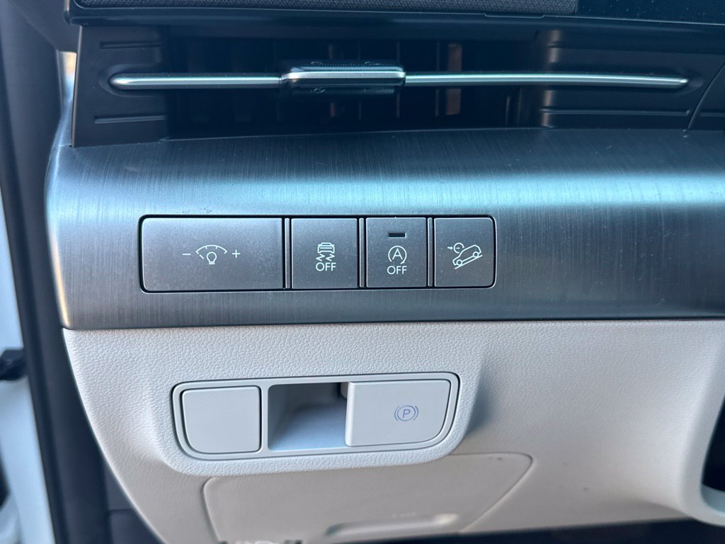 Certified Used 2024 White Hyundai SE image 21