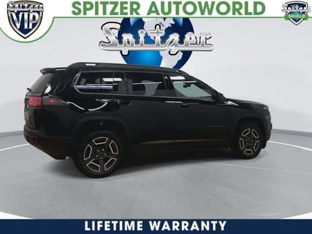 New 2026 Diamond Black Crystal Pearl-Coat Exterior Paint Jeep Limited image 9
