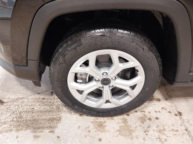 New 2026 Black Jeep Latitude image 18