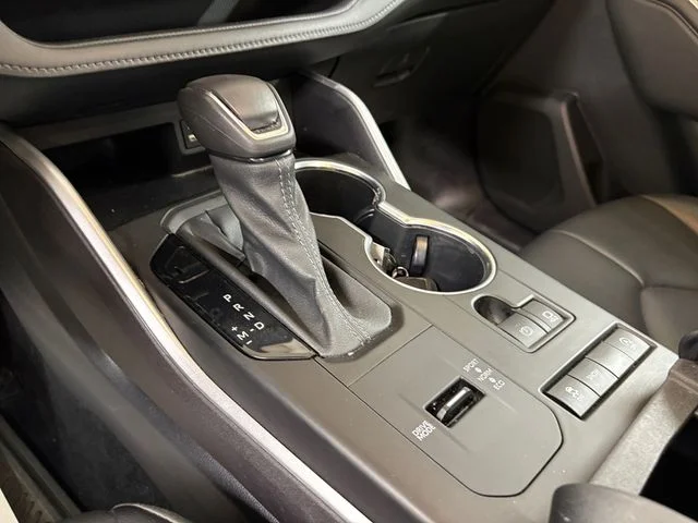 Used 2022  Toyota XLE image 10