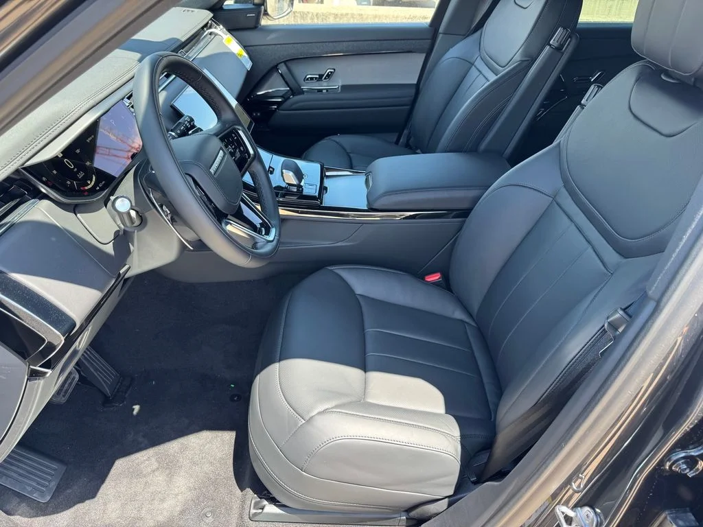 New 2026 Carpathian Gray Premium Metallic Land Rover SE image 9