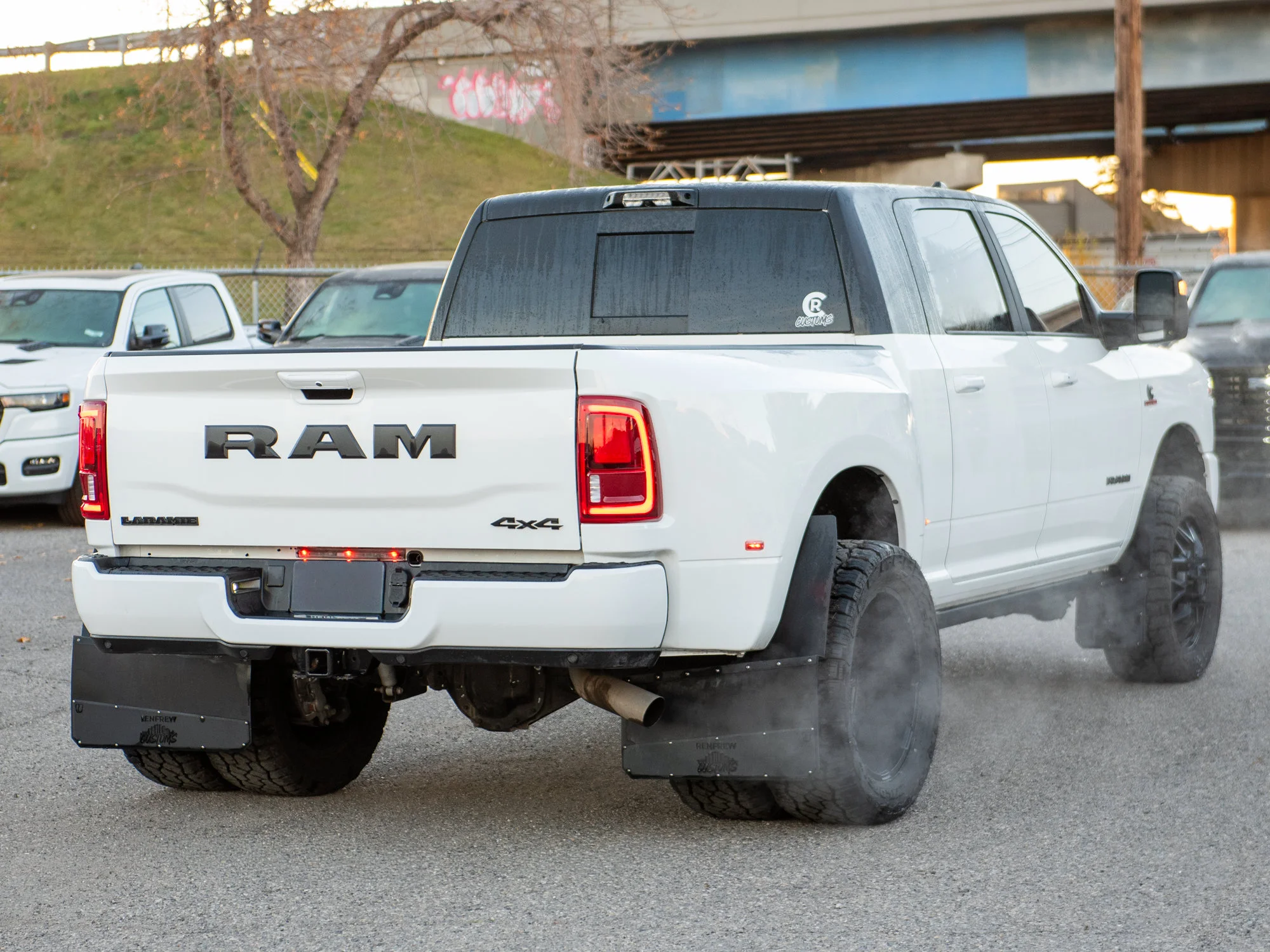 Used 2026 White RAM Laramie* Mega Cab 4x4, 2 Inch Lift, 35 Inch Tires image 8