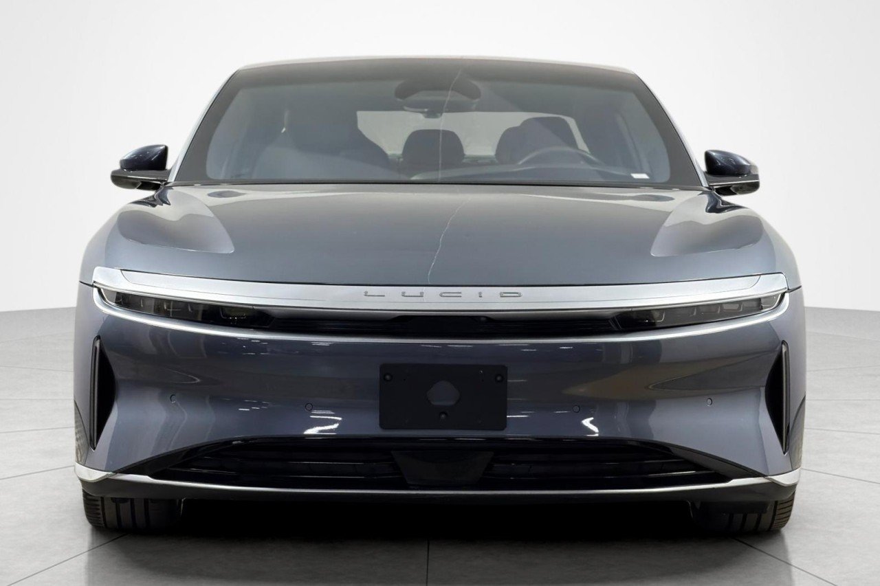 Used 2025 GREY Lucid Touring image 8