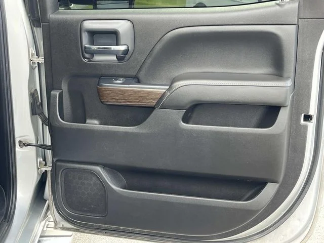 Used 2018 Silver GMC Denali image 20