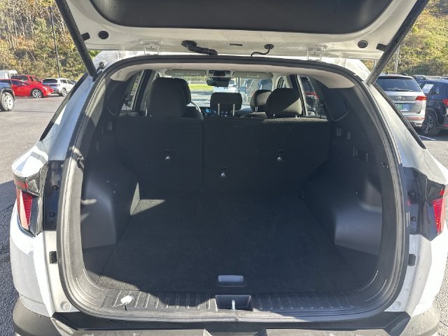 Used 2025 White Hyundai SEL image 28