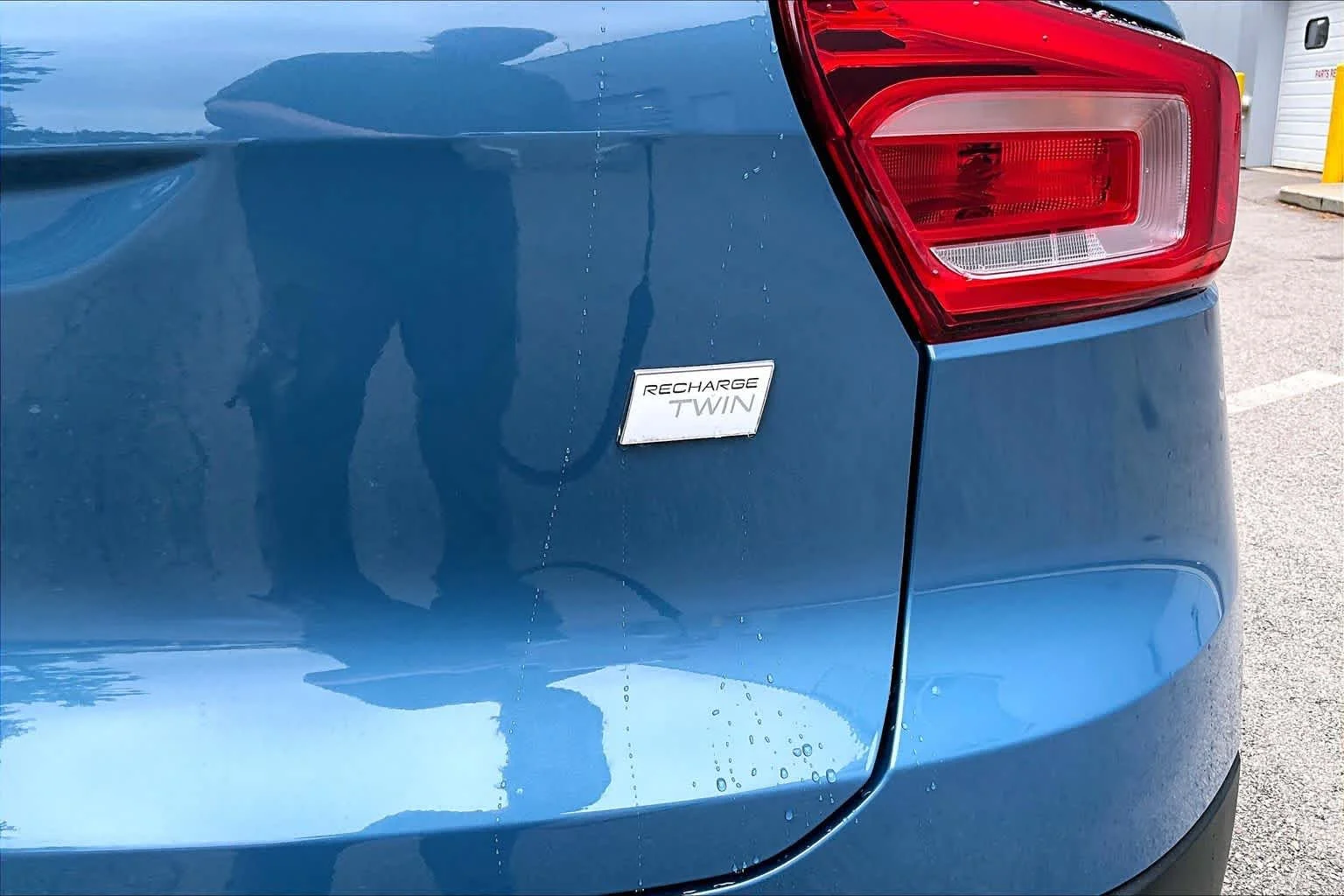Used 2023 Fjord Blue Metallic Volvo Ultimate image 9