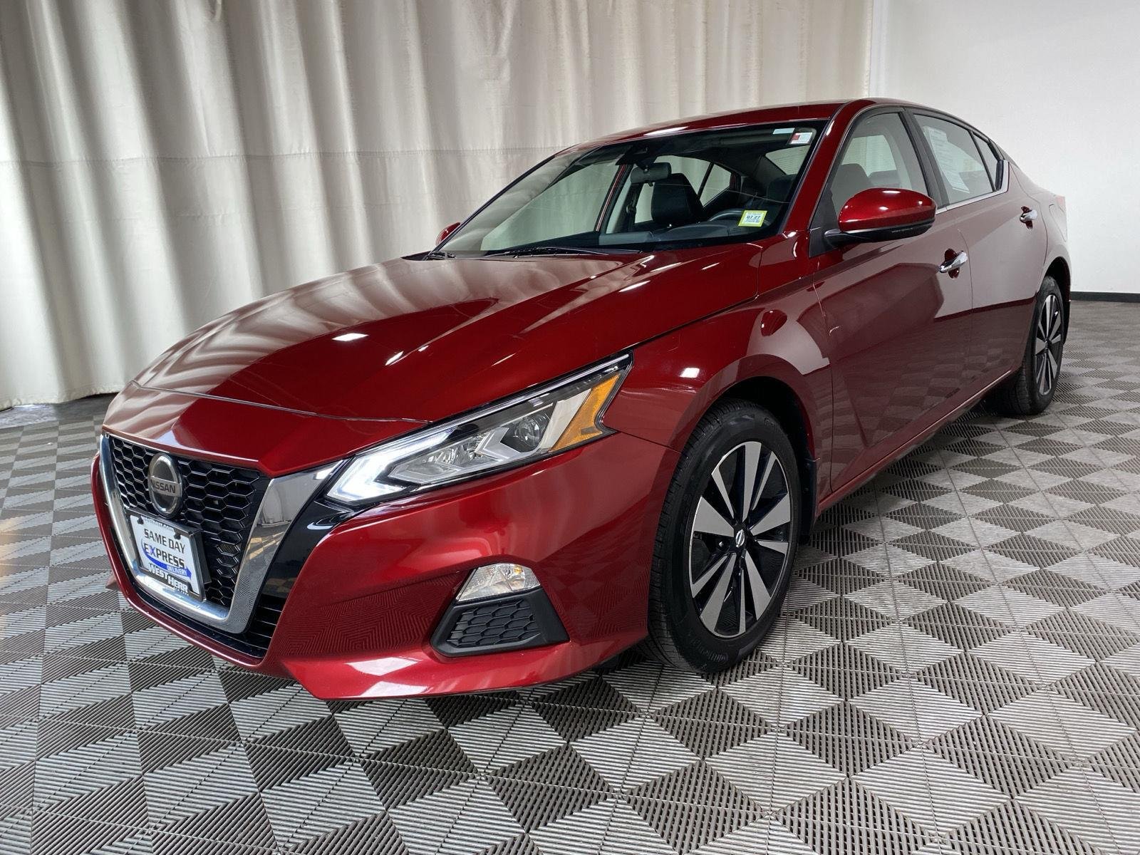 Used 2022 Scarlet Ember Tintcoat Nissan 2.5 SV image 3