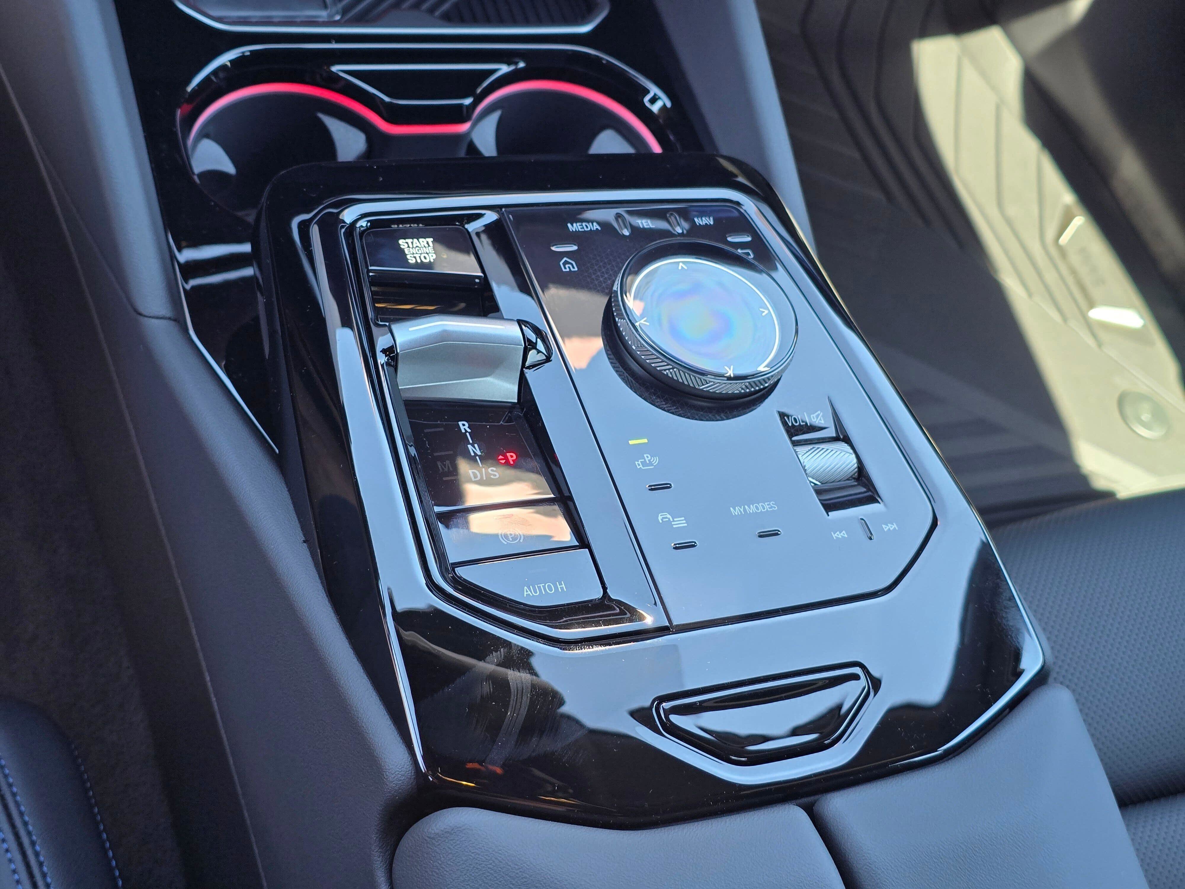 New 2027 Alpine White BMW 530i xDrive image 23