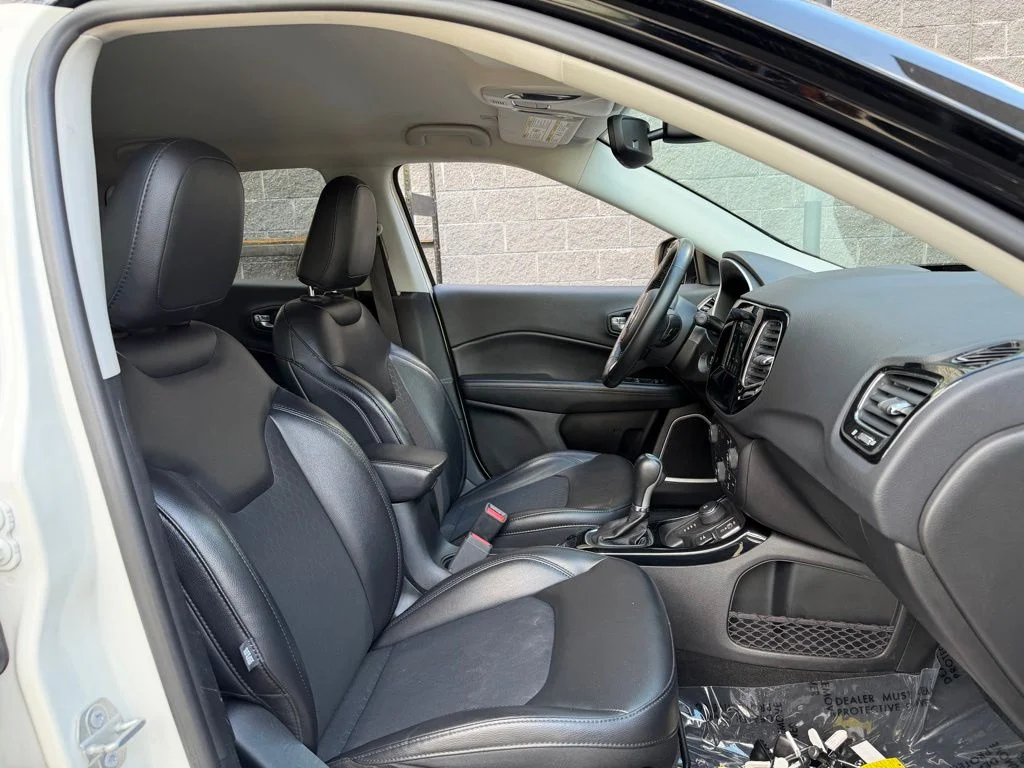 Used 2019 White Jeep Latitude image 28