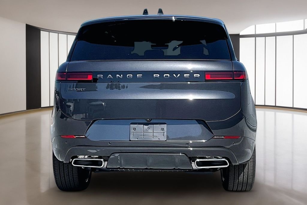 New 2026 CARPATHIAN GREY Land Rover Dynamic SE image 4