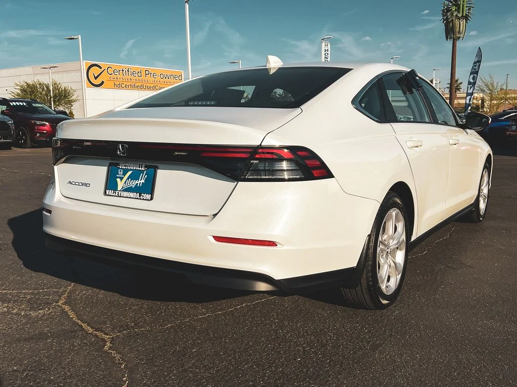 New 2026 Platinum White Pearl Honda LX image 8
