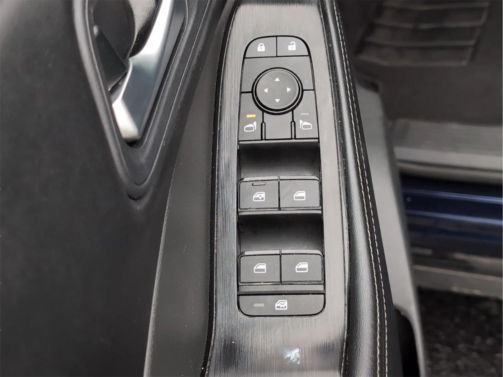 Used 2025 Deep Ocean Blue Pearl Nissan SV image 16