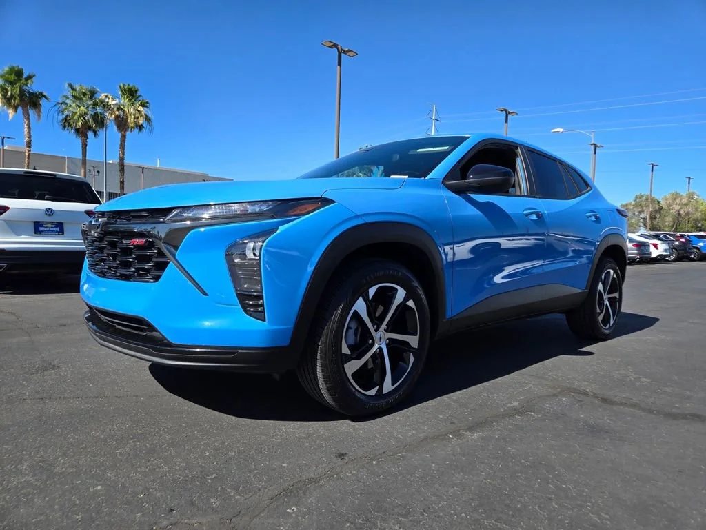 Used 2024 Fountain Blue Chevrolet 1RS image 2