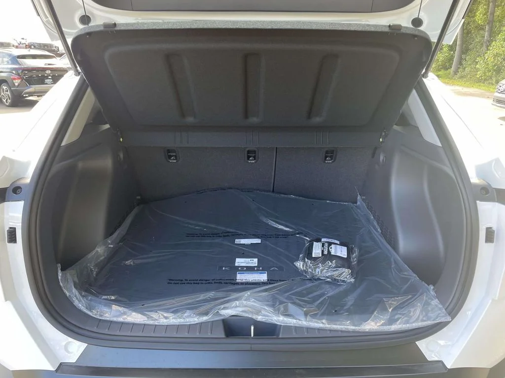 New 2026 White Hyundai SEL Premium image 8
