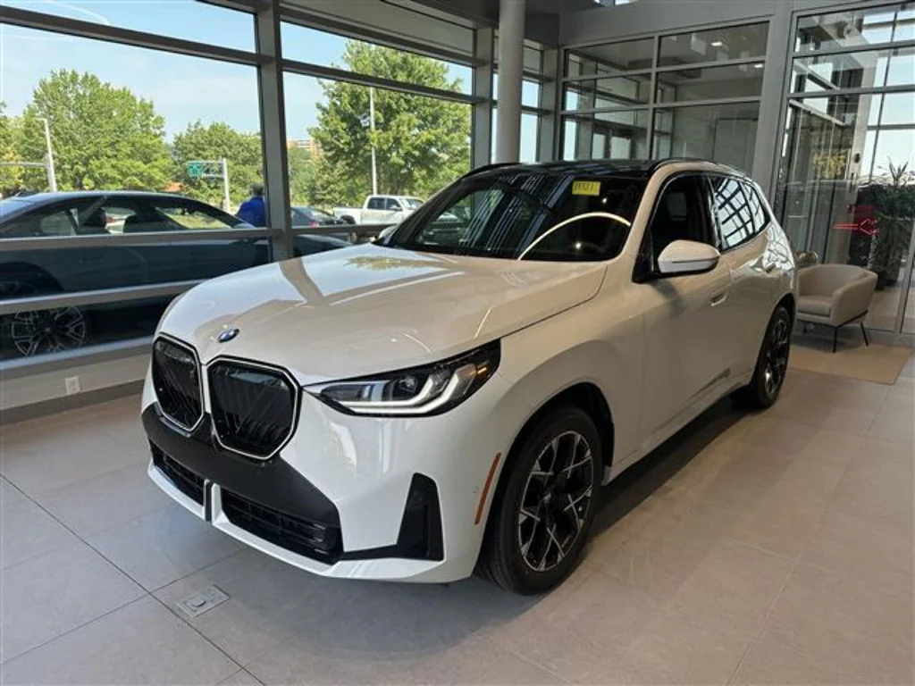 New 2026 Alpine White BMW 30 xDrive image 3