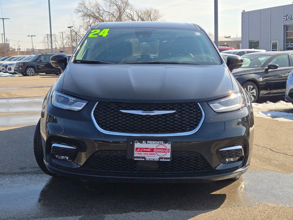 Used 2024 Black Chrysler Select image 4