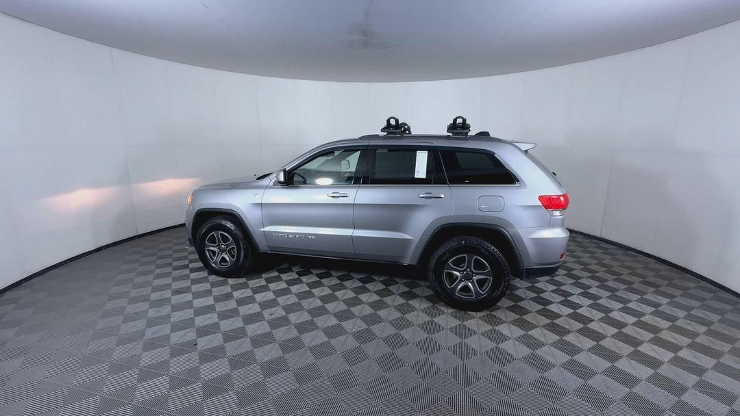 Used 2016 Billet Silver Clearcoat Metallic Jeep Laredo image 6