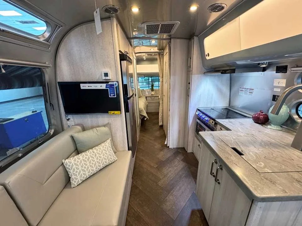 New 2027 SILVER AIRSTREAM  image 20