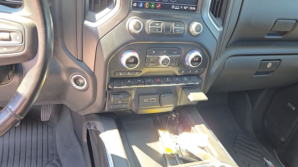 Used 2022 White GMC AT4 image 17