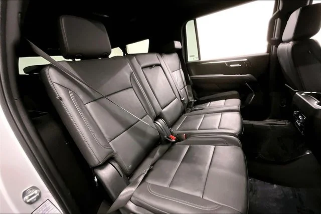 2025 Chevrolet Suburban Z71 - Photo 26