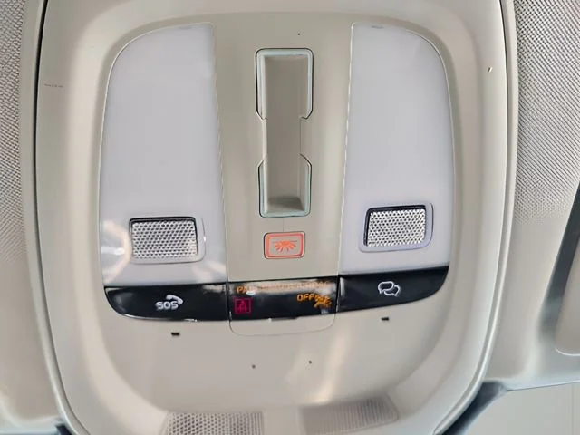 Used 2024  Volvo B5 Plus Dark Theme image 30