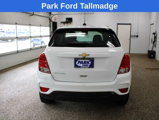 Used 2018 Summit White Chevrolet LS image 4