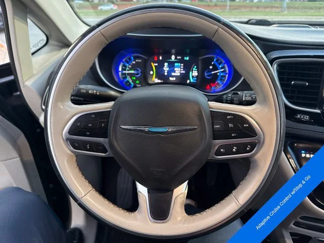 Used 2020 Gray Chrysler Limited image 11