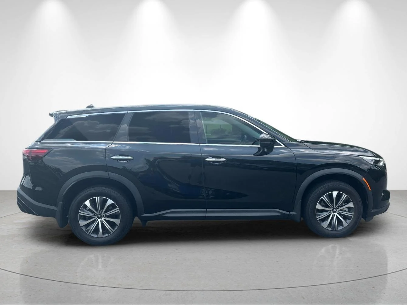 Used 2025 Mineral Black INFINITI PURE image 6