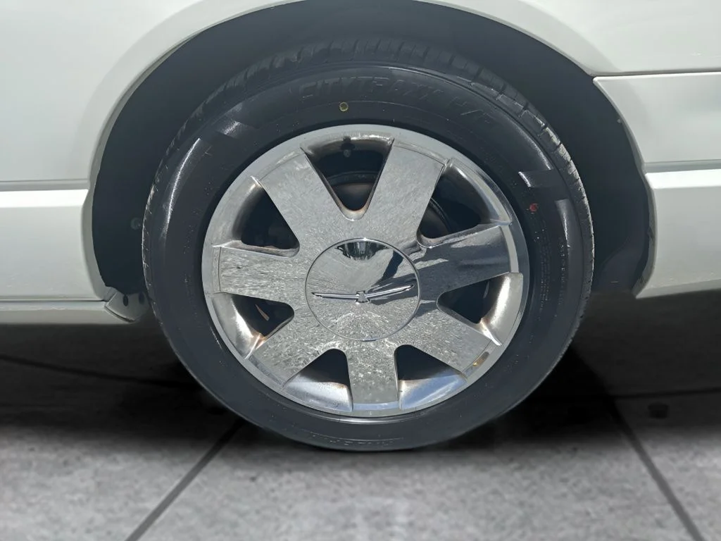 Used 2002 White Ford Base image 28