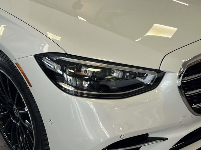 New 2026 MANUFAKTUR Moonlight White Metallic Mercedes-Benz S 580 image 8