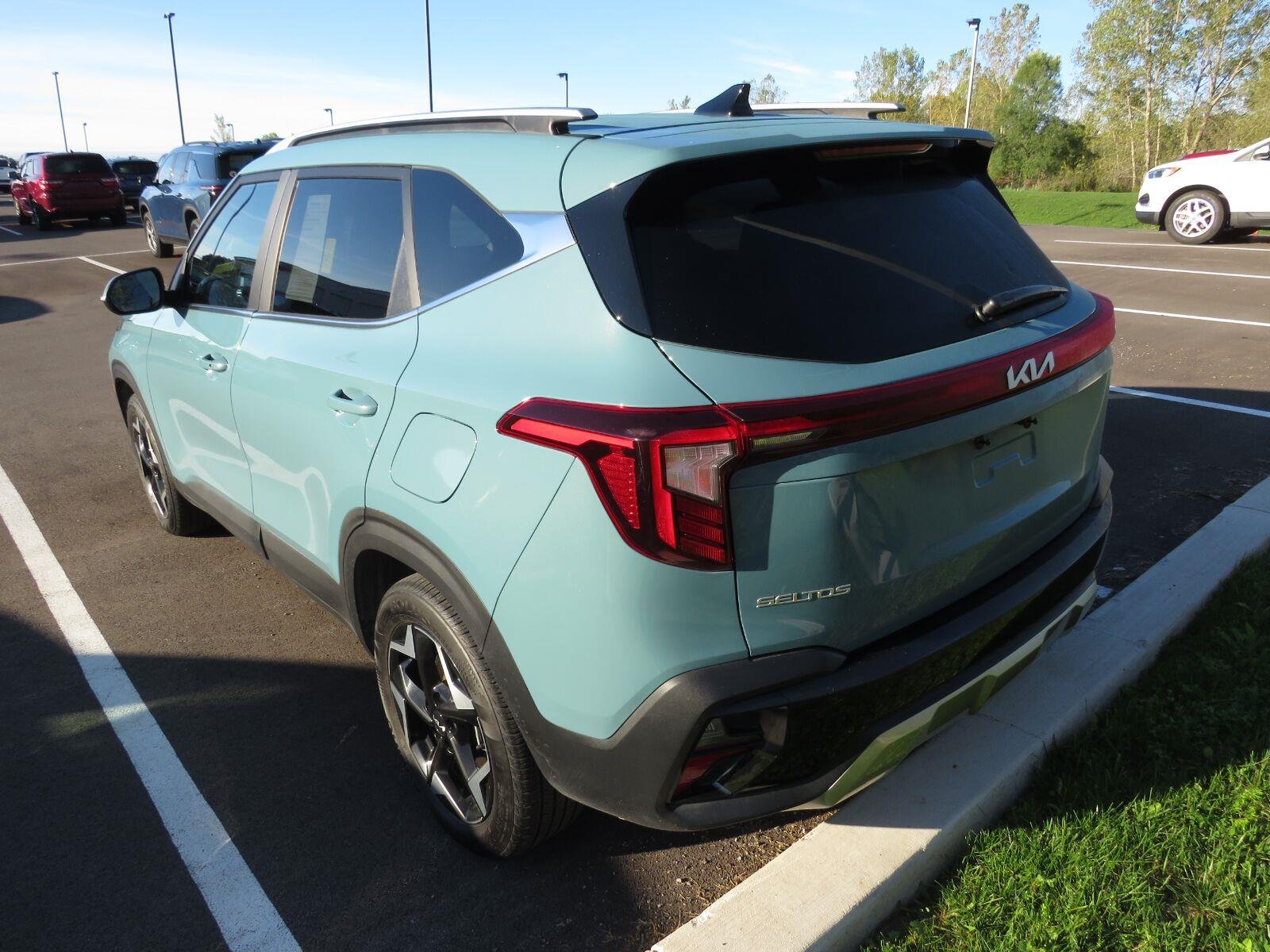 Used 2024 PLUTON BLUE KIA  image 10