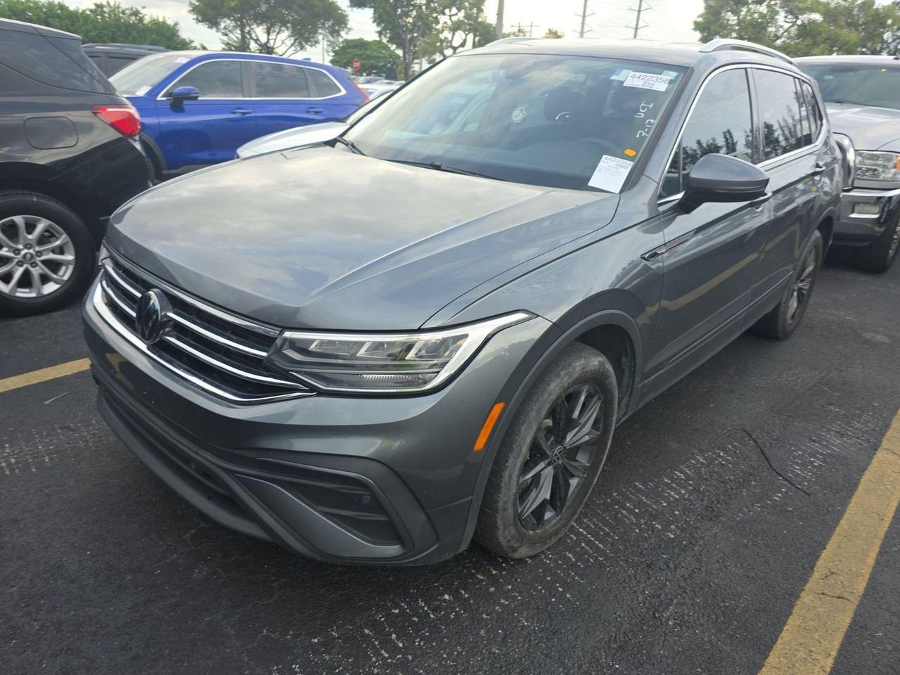 Used 2024 Platinum Gray Metallic Volkswagen 2.0T SE image 1