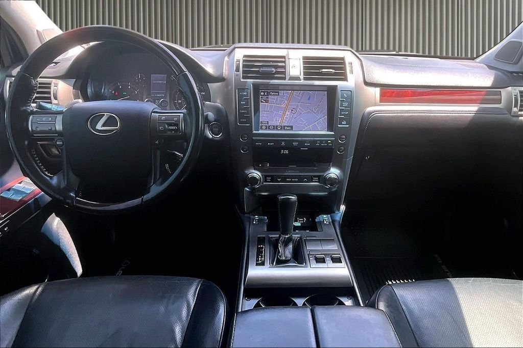 Used 2017 Black Lexus 460 image 18