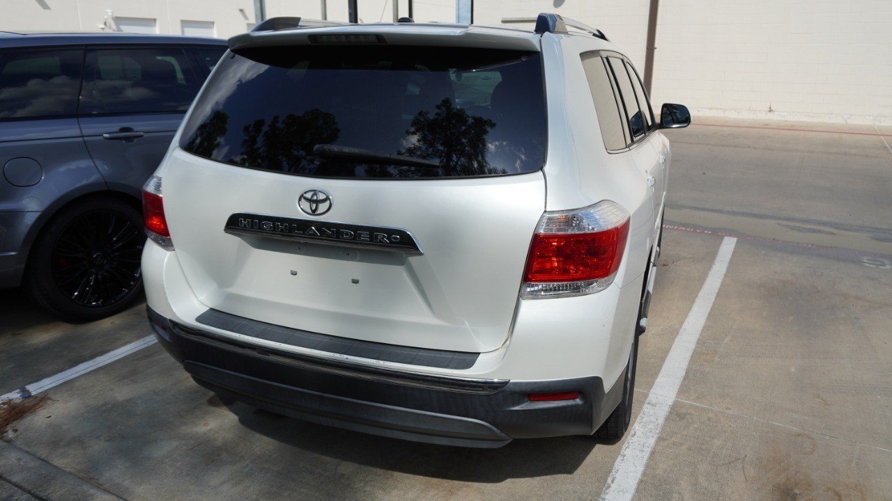 Used 2011 White Toyota Limited image 6