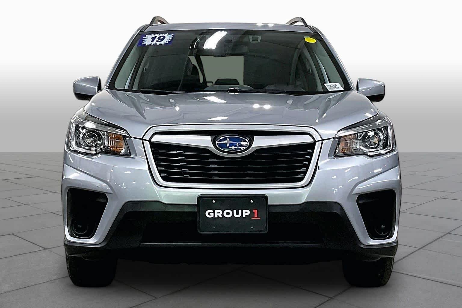 Used 2019 Ice Silver Metallic Subaru Premium image 4
