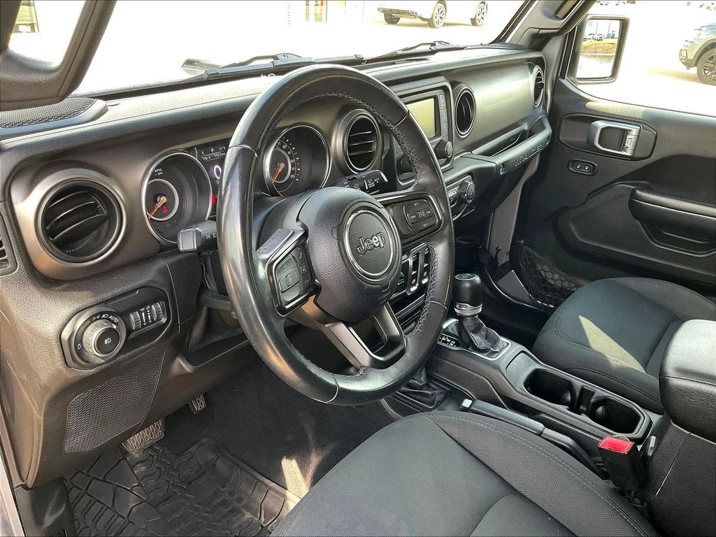 Used 2019 Silver Jeep Sport S image 30