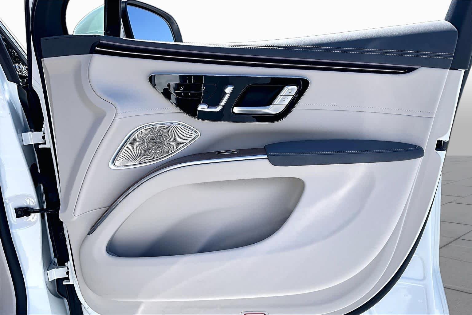 Used 2023 MANUFAKTUR Diamond White Mercedes-Benz EQS 450+ image 21