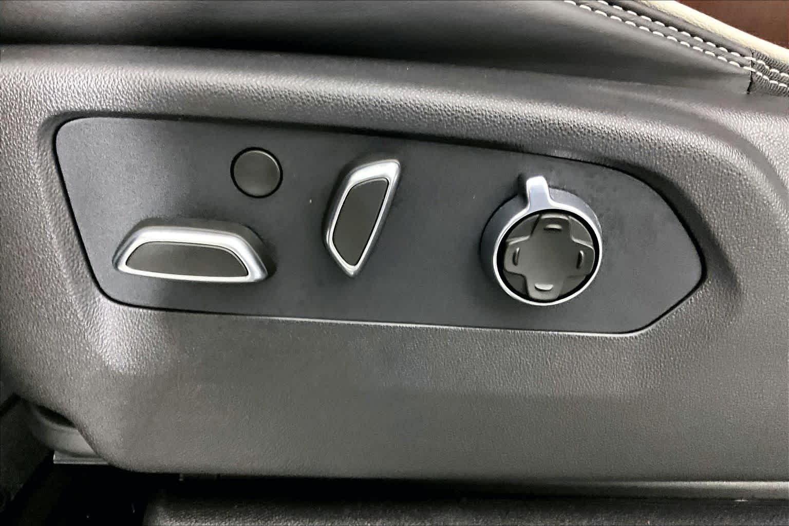 Used 2026 Sterling Metallic GMC Denali Ultimate image 33